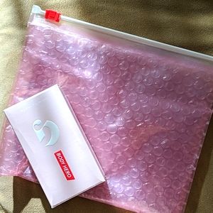 Glossier Body Hero Exfoliating Bar